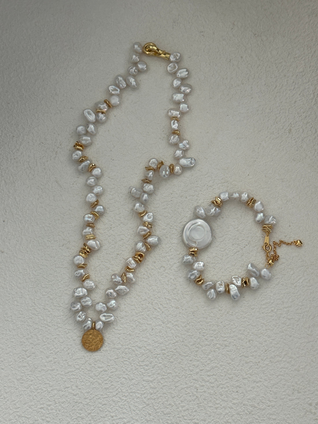 Vintage Keshi Pearl & Baroque Disc Beaded Bracelet – 18K Gold-Plated, Adjustable