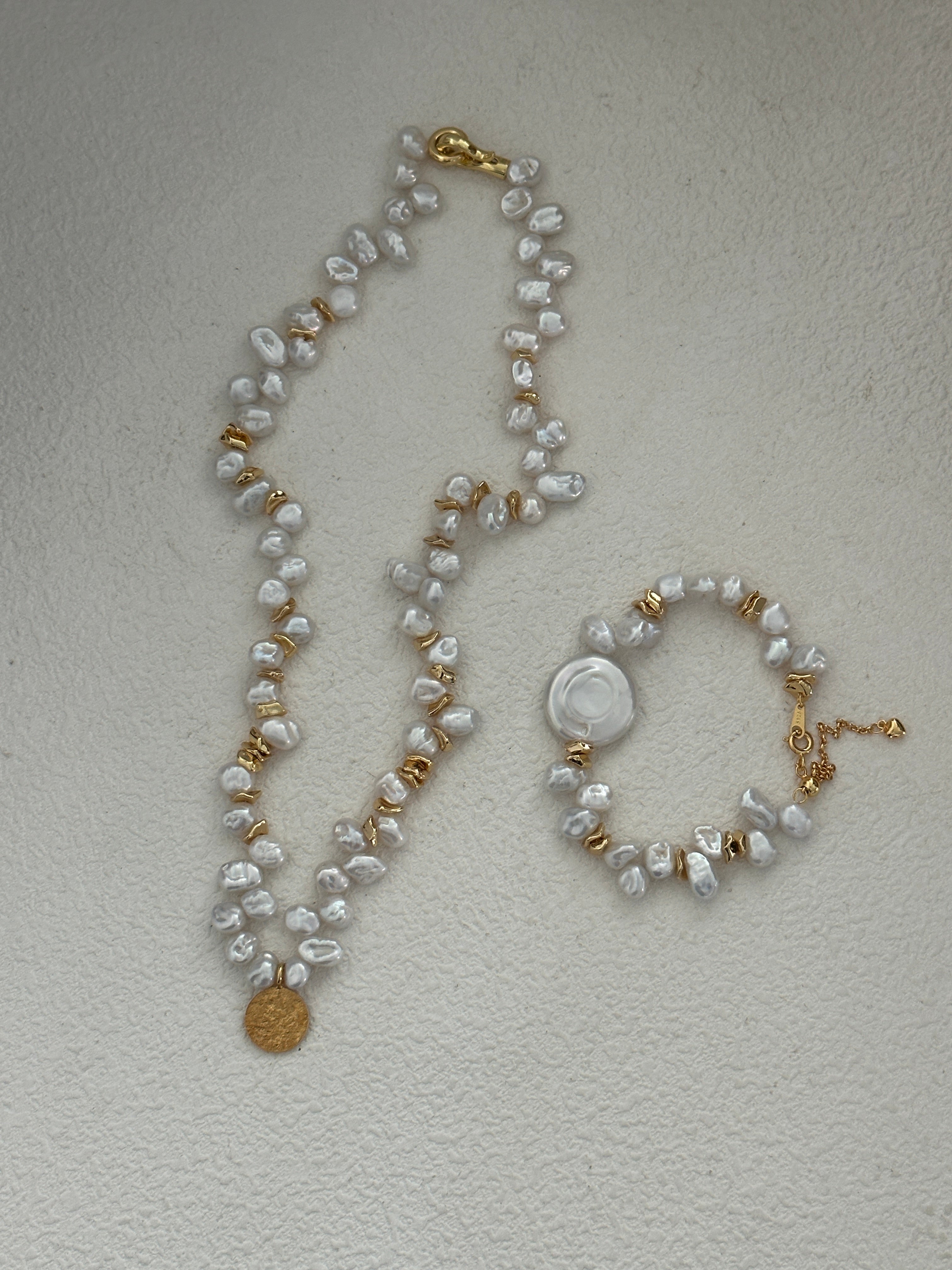 Vintage Keshi Pearl & Baroque Disc Beaded Bracelet – 18K Gold-Plated, Adjustable